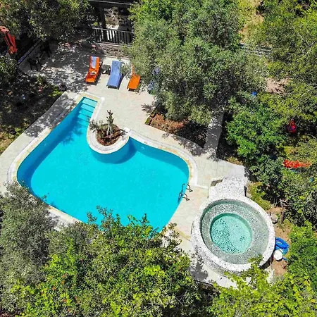 5 Star With 2 Bedrooms, 1027 *