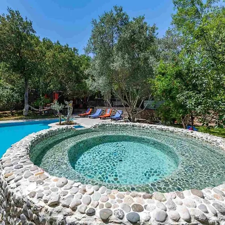 5 Star With 2 Bedrooms, 1027 Villa *